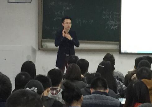 云计算科学与技术系开展毕业生主题教育活动