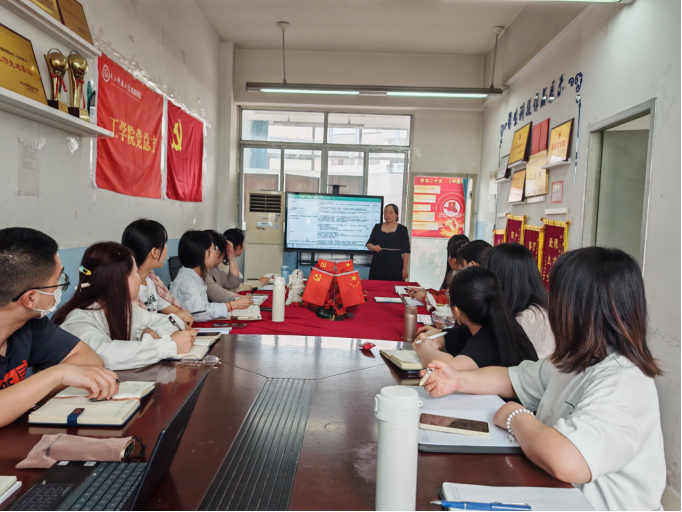 工学院举办“筑梦匠心，立德树人”师德师风专项培训活动